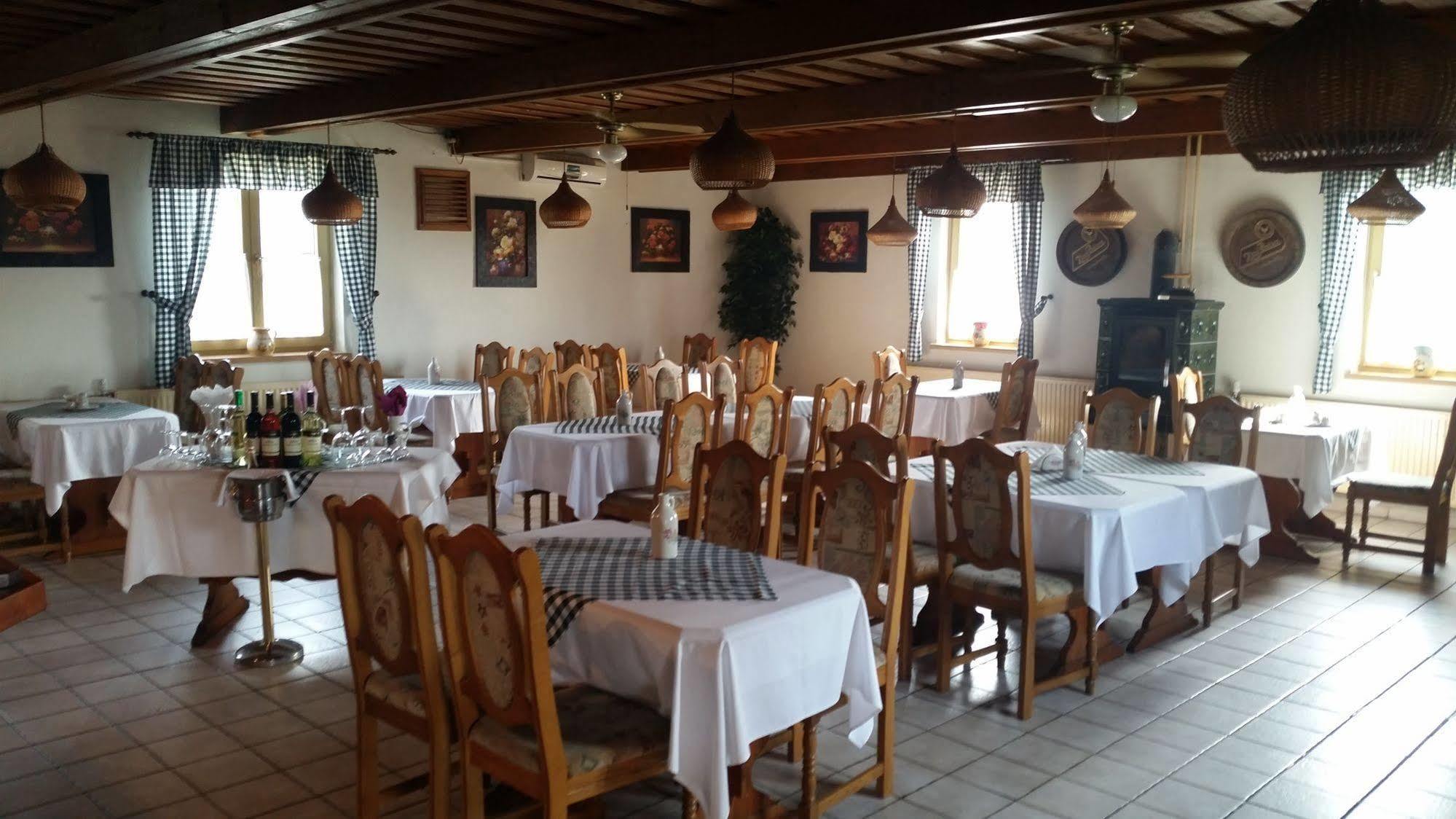 Hotel Carpatia Bratislava Luaran gambar