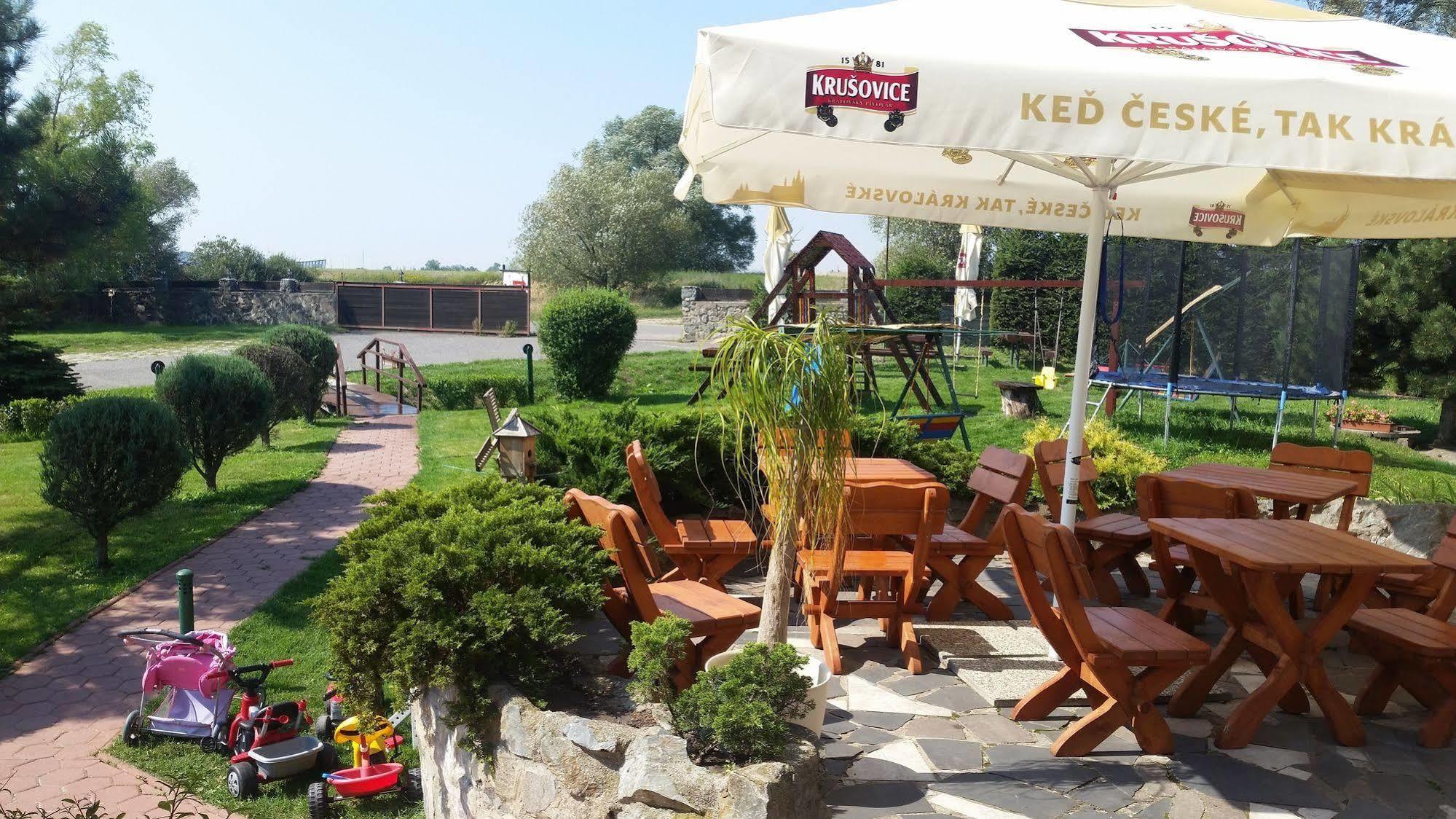 Hotel Carpatia Bratislava Luaran gambar